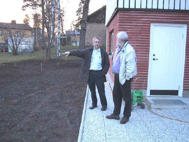 Kurt showing Thomas big project, Stockholm 16 April 2002